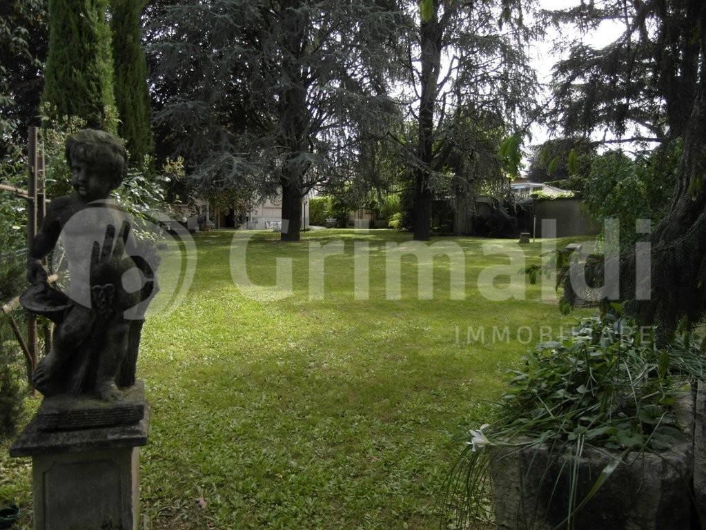 Villa unifamiliare via Villafranca, 1, Centro, Carate Brianza
