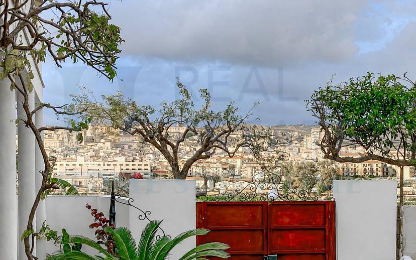 Villa unifamiliare via Tommaso Fazello 228, Centro, Noto — foto 2 di 48