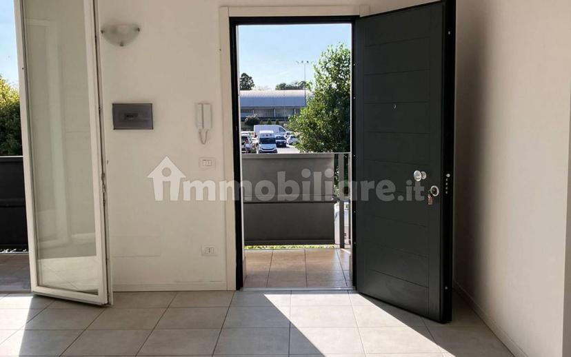 Bilocale ottimo stato, piano terra, Centro, Isola Rizza — foto 3 di 26