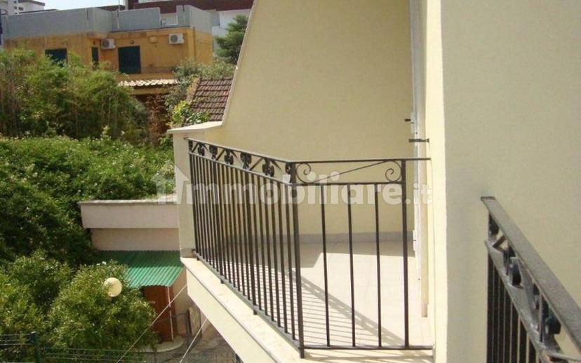Bilocale corso Umberto I 16C, Santo Spirito, Bari