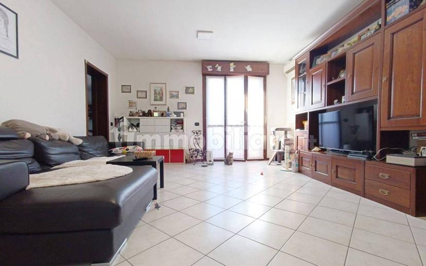 Appartamento via Leopoldo Reverberi, Centro, Cavriago — foto 2 di 46