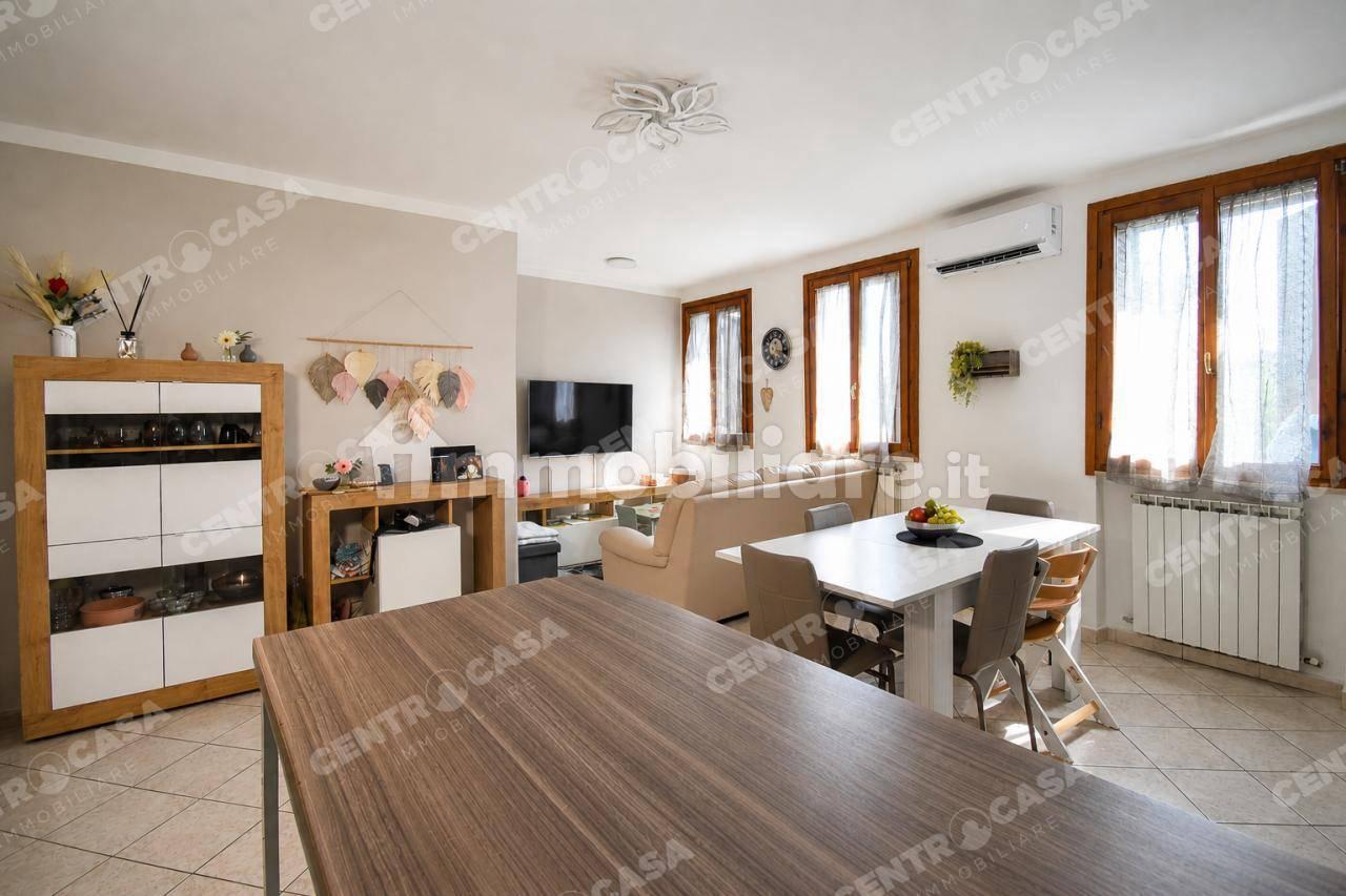 Villa bifamiliare 400 m², Centro, Legnago