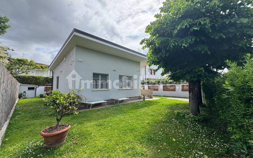 Villa unifamiliare via Fratelli Cervi, Centro, Forte dei Marmi — foto 7 di 14