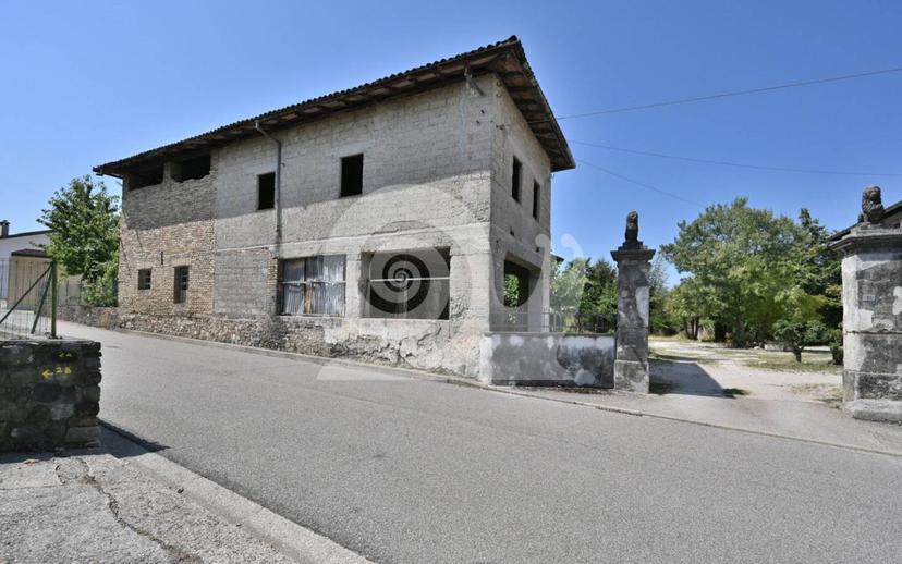 Rustico 260 m², Centro, Cassacco