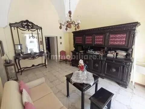 Villa unifamiliare via Trento, 9, Mesagne