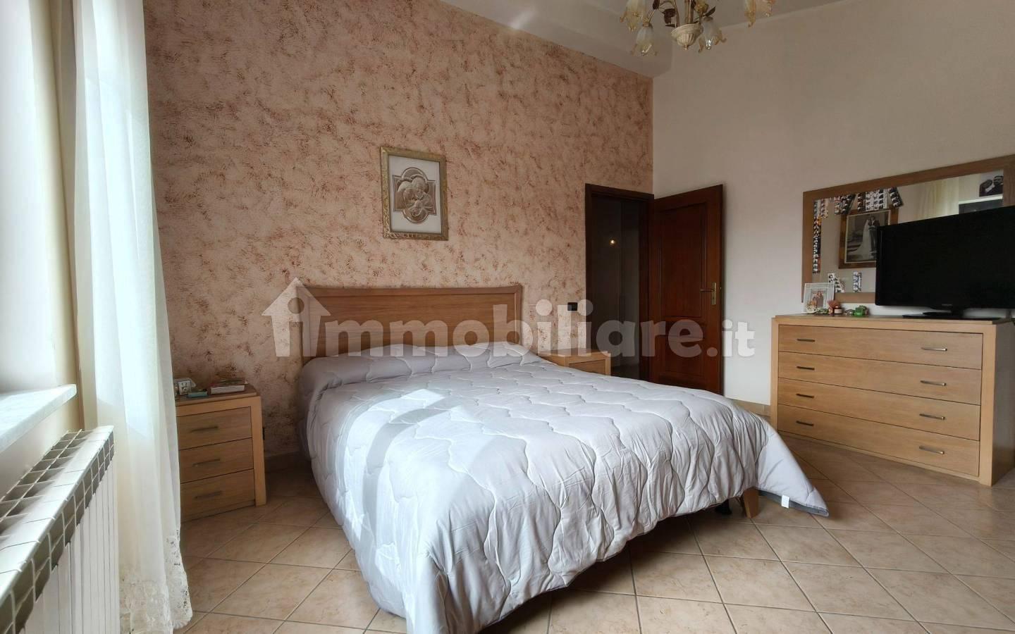 Quadrilocale via Ucraina 16, Tufolo, Farina, Crotone