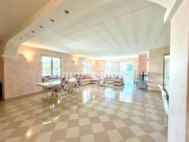 Villa unifamiliare via Enrico Fermi 12, Centro, Padenghe sul Garda — foto 2 di 44