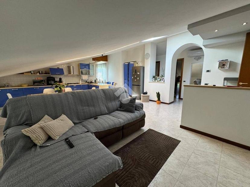Villa bifamiliare via Martiri della Libertà 22, Centro, San Vito di Leguzzano — foto 28 di 39