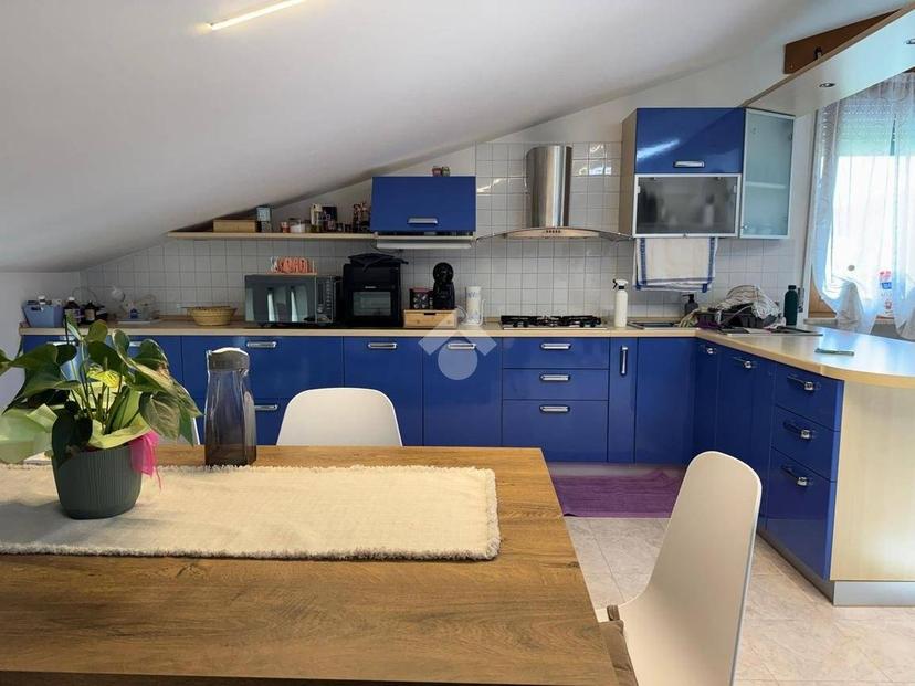Villa bifamiliare via Martiri della Libertà 22, Centro, San Vito di Leguzzano — foto 3 di 39