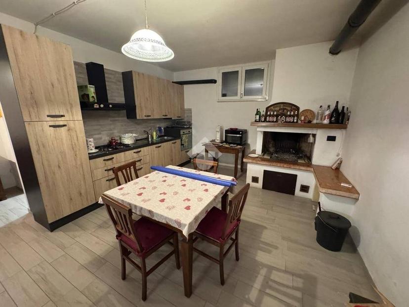 Villa bifamiliare via Martiri della Libertà 22, Centro, San Vito di Leguzzano — foto 2 di 39