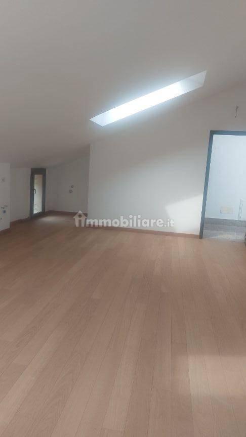 Trilocale piazza della Vittoria, Centro, Cairo Montenotte — foto 3 di 7