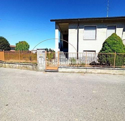 Villa unifamiliare, buono stato, 300 m², Frassineto Po