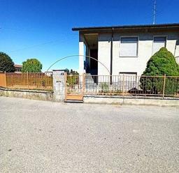 Villa unifamiliare, buono stato, 300 m², Frassineto Po