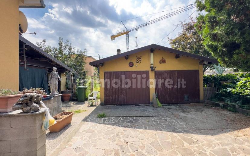 Villa unifamiliare via Monte Legnone 17, Boscherona, Monza — foto 2 di 9