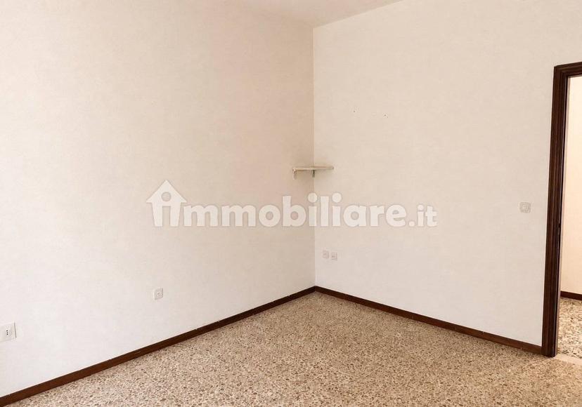 Quadrilocale via Grandi 11, Centro, Sarezzo — foto 10 di 17