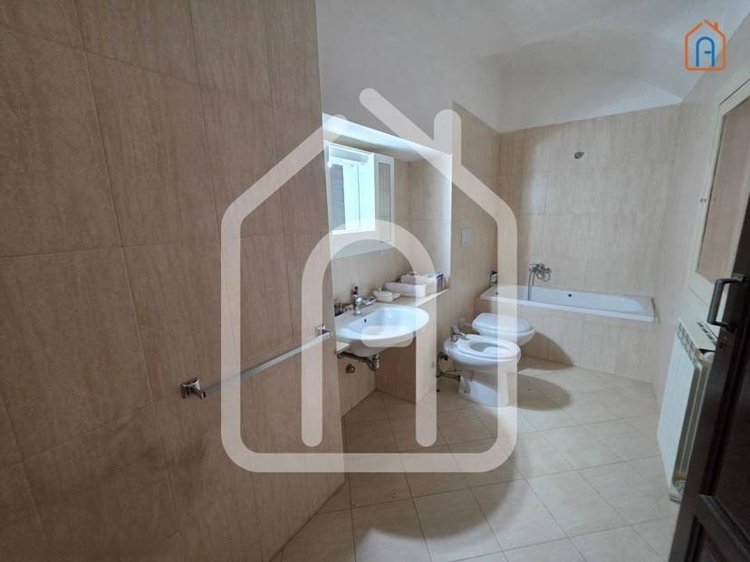 Quadrilocale da ristrutturare, su più livelli, Centro, Ruvo di Puglia
