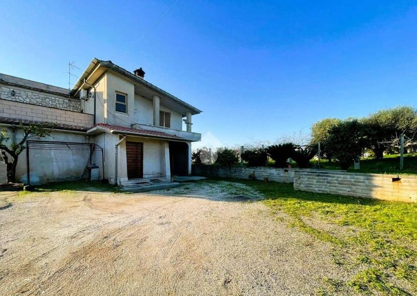 Villa unifamiliare via John Fitzgerald Kennedy 64, Centro, Cisterna di Latina — foto 13 di 29