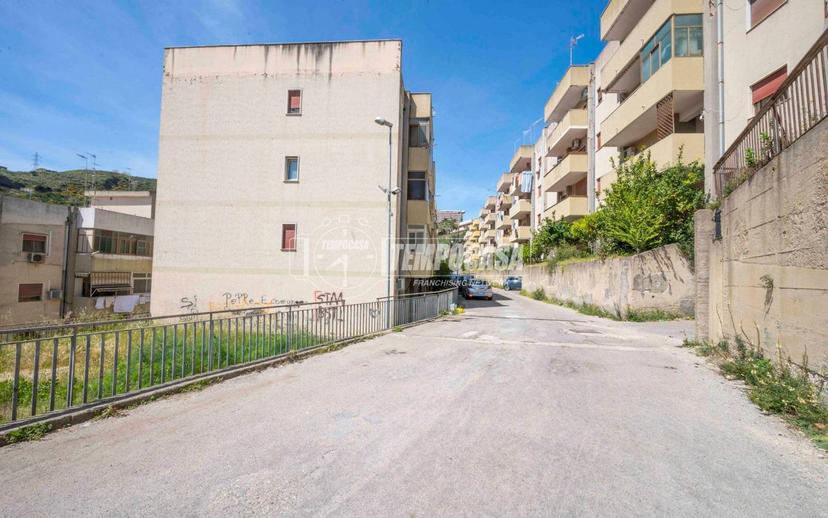 Quadrilocale via Torrente Trapani 88, Regina Margherita - Torrente Trapani, Messina