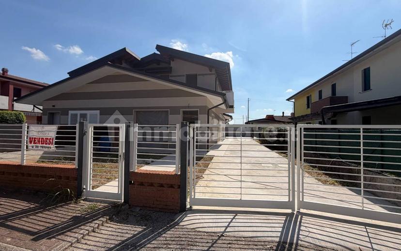 Villa bifamiliare vicolo Robert Baden Powell, Casaleone — foto 4 di 9