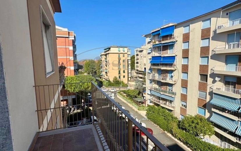 Quadrilocale da ristrutturare, quarto piano, Ospedale - Stazione, Livorno — foto 3 di 21