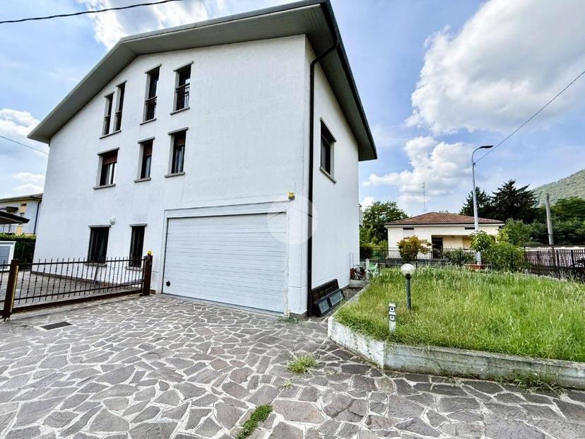 Trilocale via Adamello 11, Centro, Alzano Lombardo — foto 2 di 20