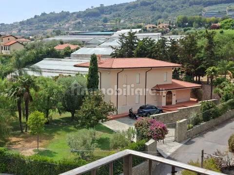 Trilocale via Beglini, 174, Centro, Taggia