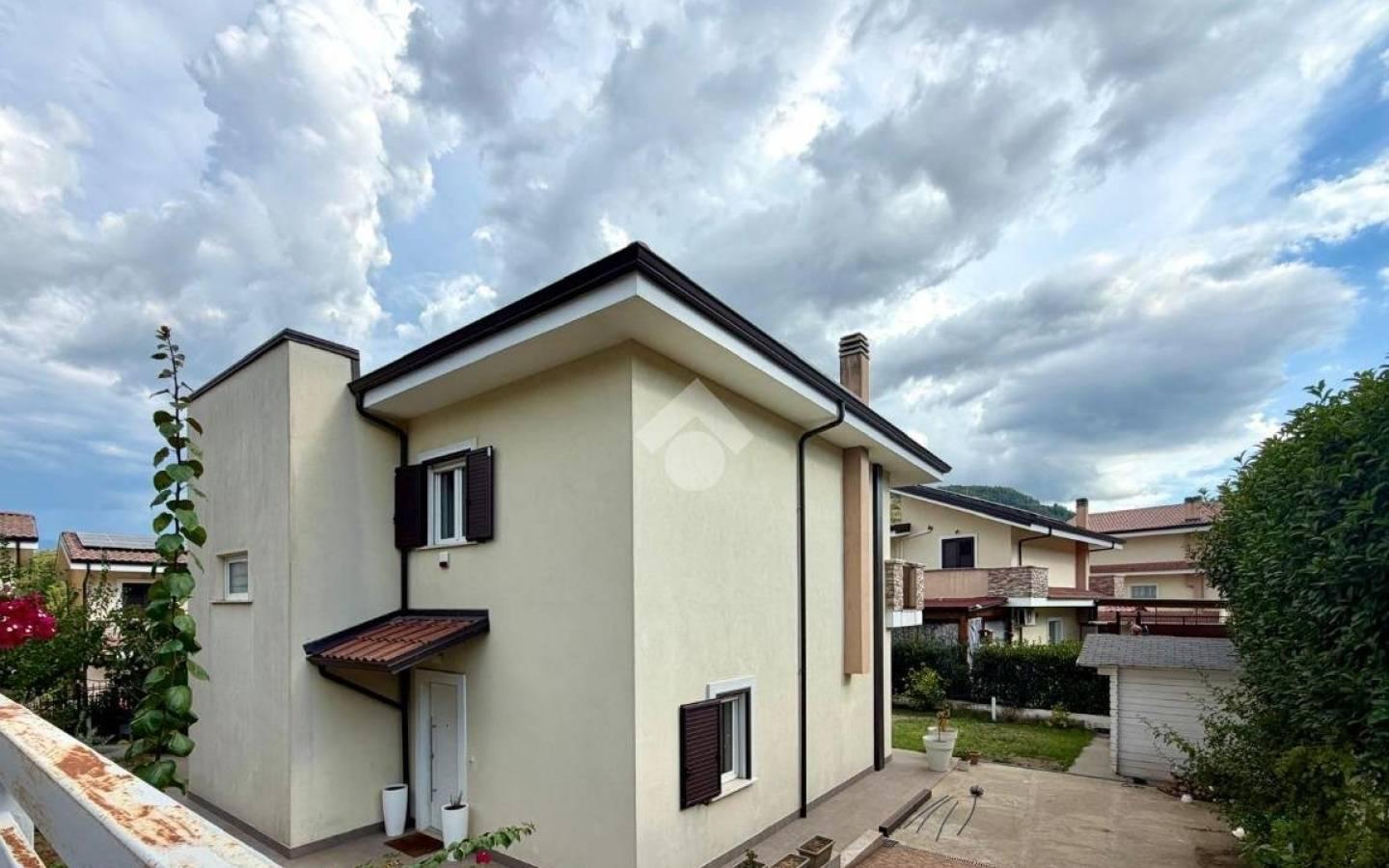 Villa unifamiliare V. Eduardo de Filippo 6, Tivolille Pasquali Merenzata, Mendicino