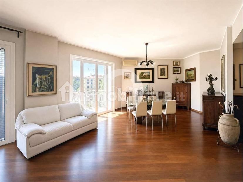 Appartamento viale Monte San Michele, 1, Centro Storico, Reggio Emilia — foto 4 di 32