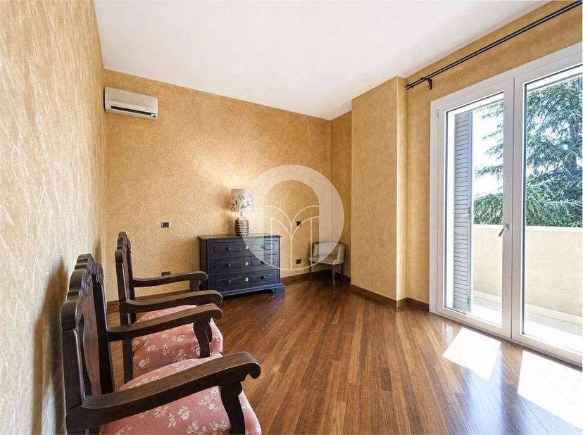 Appartamento viale Monte San Michele, 1, Centro Storico, Reggio Emilia — foto 2 di 32
