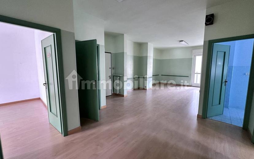 Appartamento corso Piave 33, Borgo Piave, Corso Europa, Zona Ferrero, Alba — foto 18 di 25