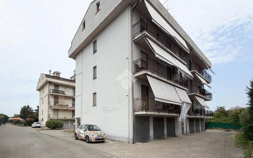 Trilocale Strada Mezzana 94, Corso XXVII Marzo, Via Tortona, Via F. Rosselli, Voghera — foto 10 di 40