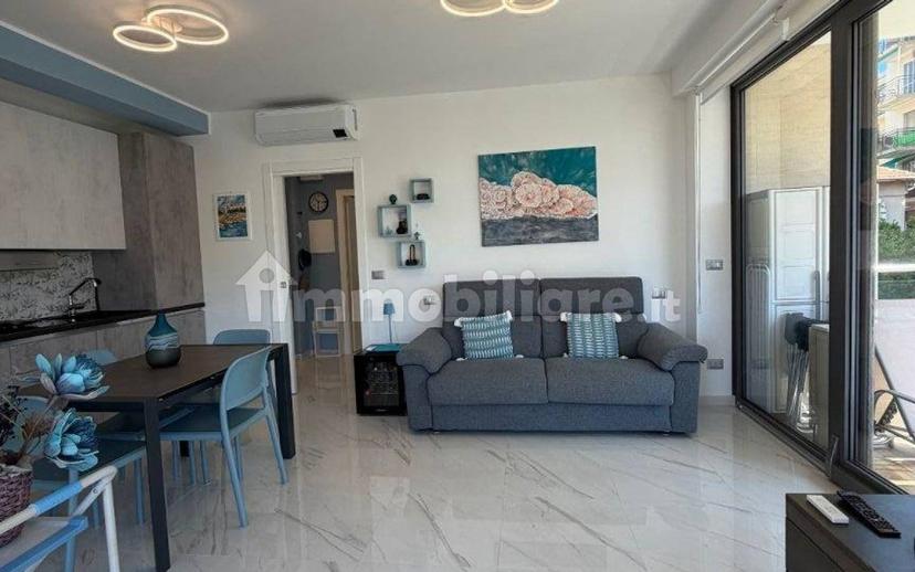 Bilocale viale Europa 193, Centro, Pietra Ligure