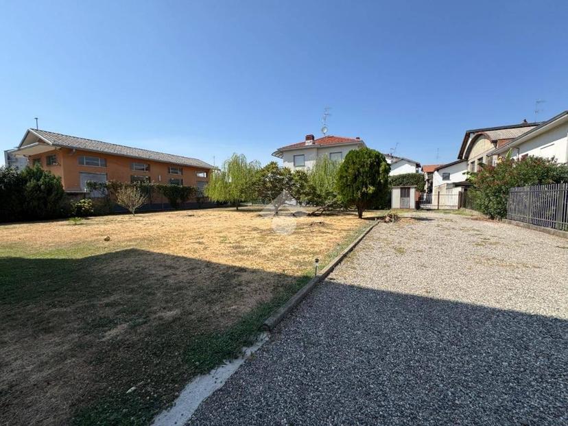 Trilocale via Asiago 19, Galliate — foto 43 di 45