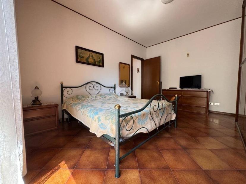 Trilocale via Asiago 19, Galliate — foto 12 di 45