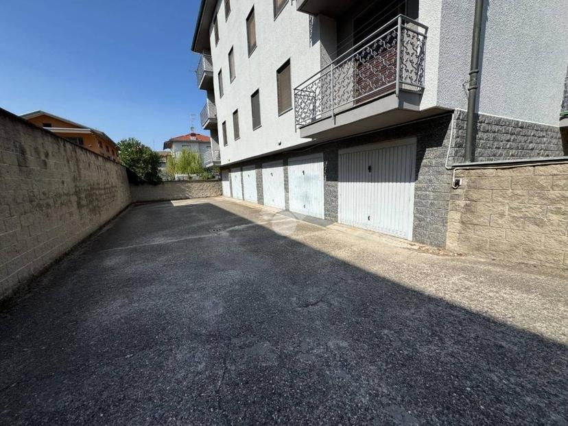 Trilocale via Asiago 19, Galliate — foto 37 di 45