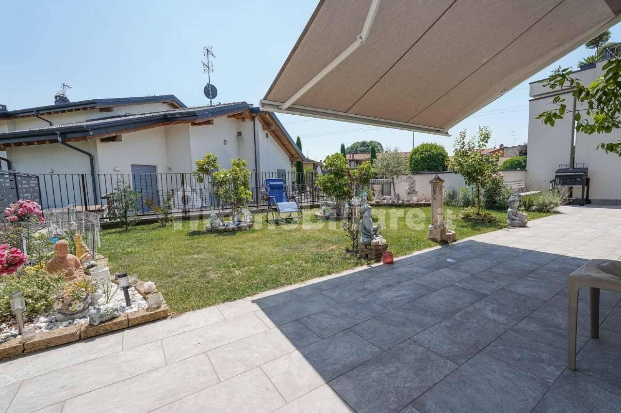 Trilocale via Alcide de Gasperi 36, Suisio