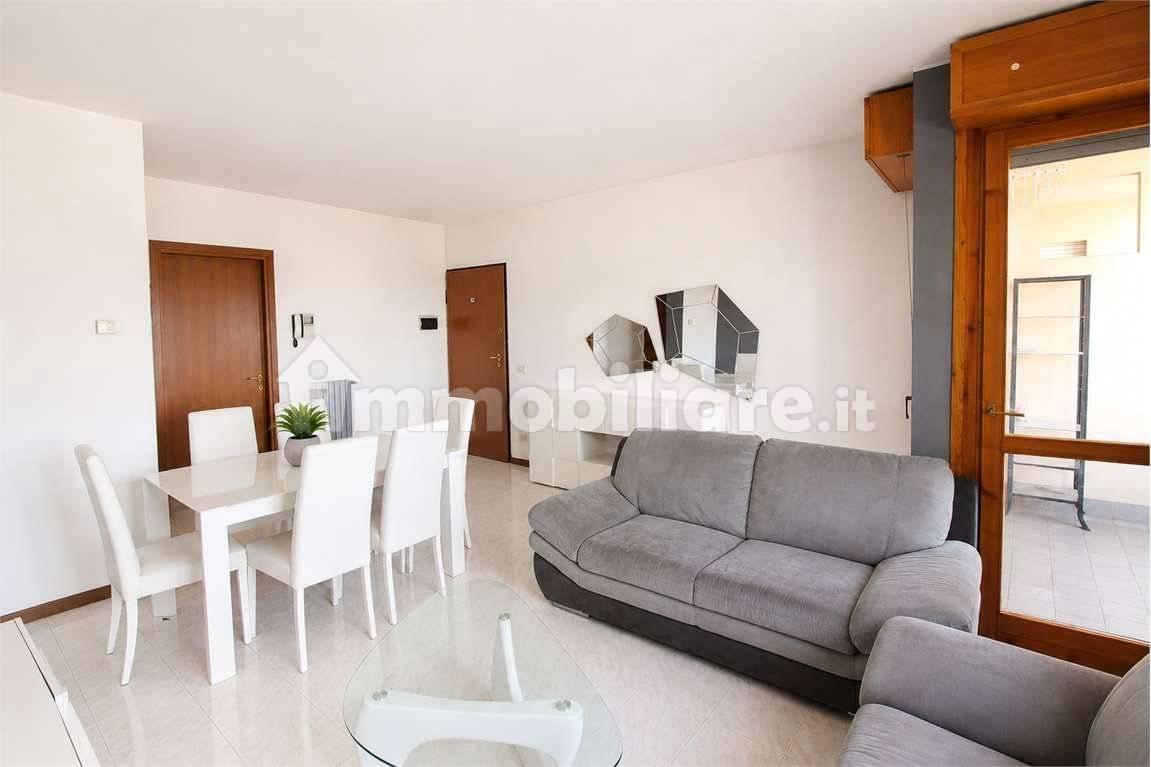 Quadrilocale via Vittorio Veneto, 3, Centro, Capriate San Gervasio