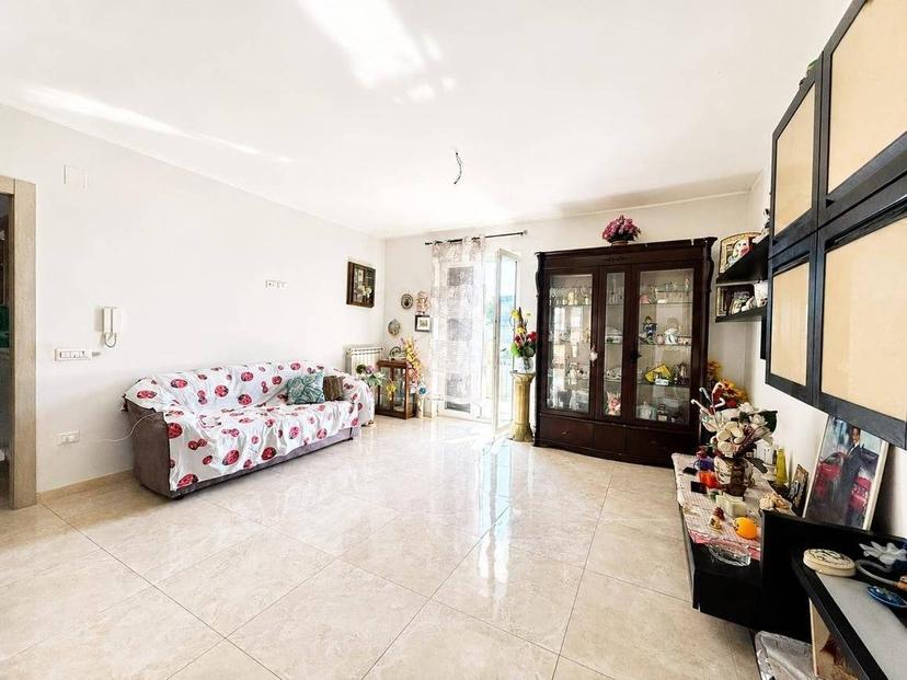 Appartamento via Madre Teresa Di Calcutta, Parete — foto 3 di 11