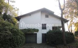 Villa unifamiliare Strada Marie 7, Centro, Bra