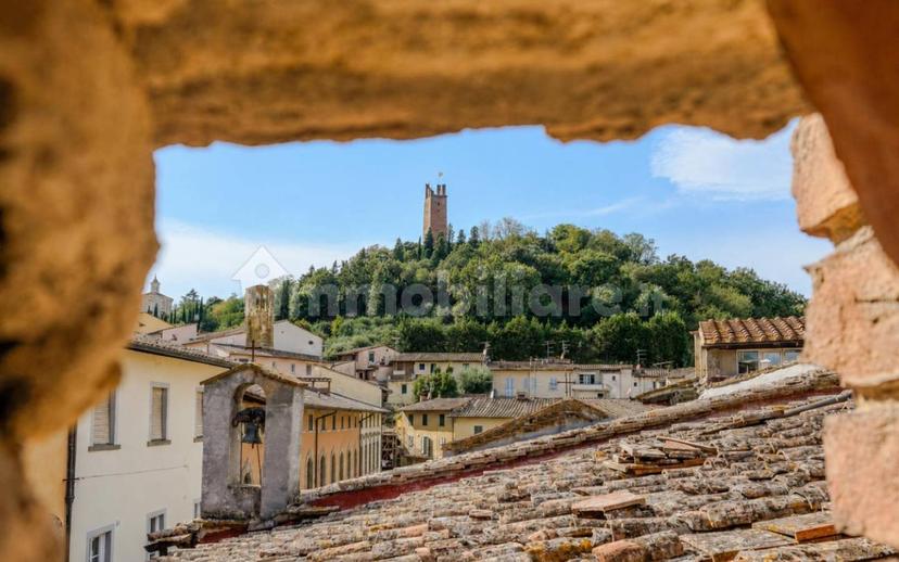 Trilocale piazza Buonaparte,, Centro Storico, San Miniato — foto 9 di 9