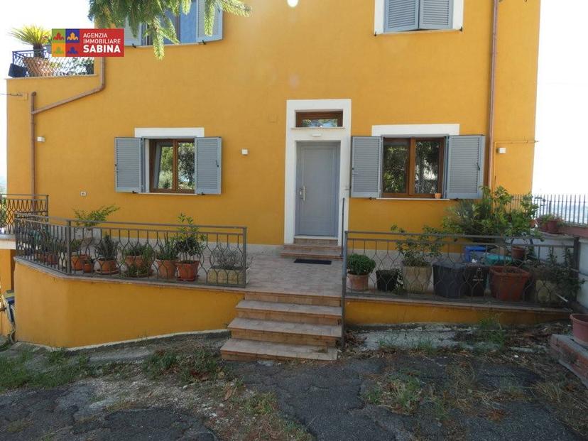 Appartamento in villa piazza Niccolò II 7, Montopoli In Sabina, Montopoli di Sabina — foto 2 di 33