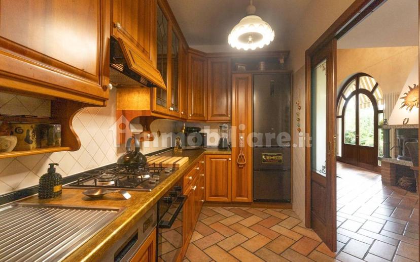 Villa unifamiliare via per Barza, 24, Barzola, Angera — foto 18 di 36