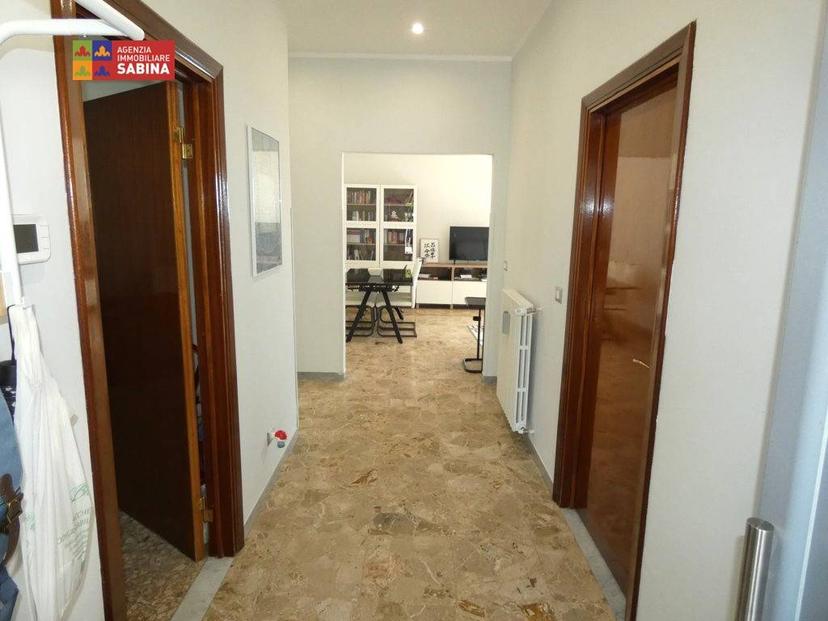 Appartamento in villa piazza Niccolò II 7, Montopoli In Sabina, Montopoli di Sabina — foto 26 di 33