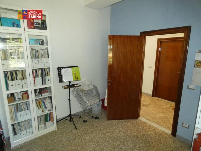Appartamento in villa piazza Niccolò II 7, Montopoli In Sabina, Montopoli di Sabina — foto 20 di 33