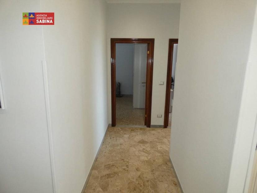 Appartamento in villa piazza Niccolò II 7, Montopoli In Sabina, Montopoli di Sabina — foto 5 di 33