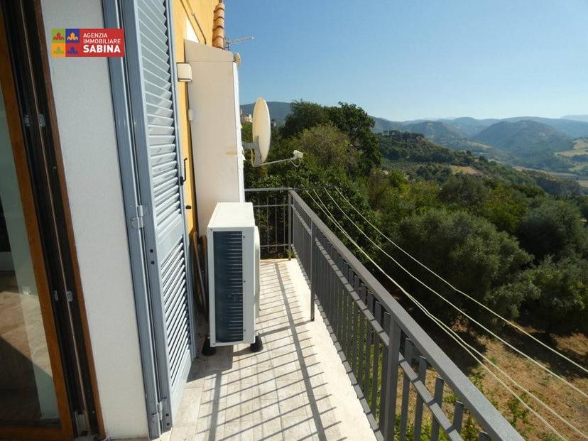 Appartamento in villa piazza Niccolò II 7, Montopoli In Sabina, Montopoli di Sabina — foto 30 di 33