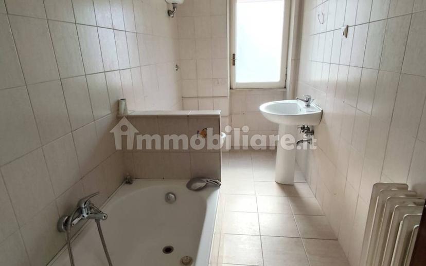 Quadrilocale piazza Santa Scolastica, Centro, Cassino — foto 10 di 13