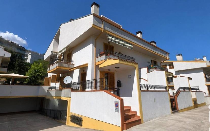 Villa unifamiliare via FELICE BARNABEI 142, Centro, Teramo — foto 9 di 27