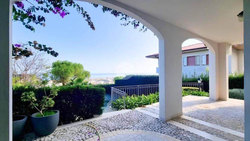 Villa unifamiliare Str. Zanni 56, Colle del Telegrafo - Colle Scorrano, Pescara — foto 12 di 42