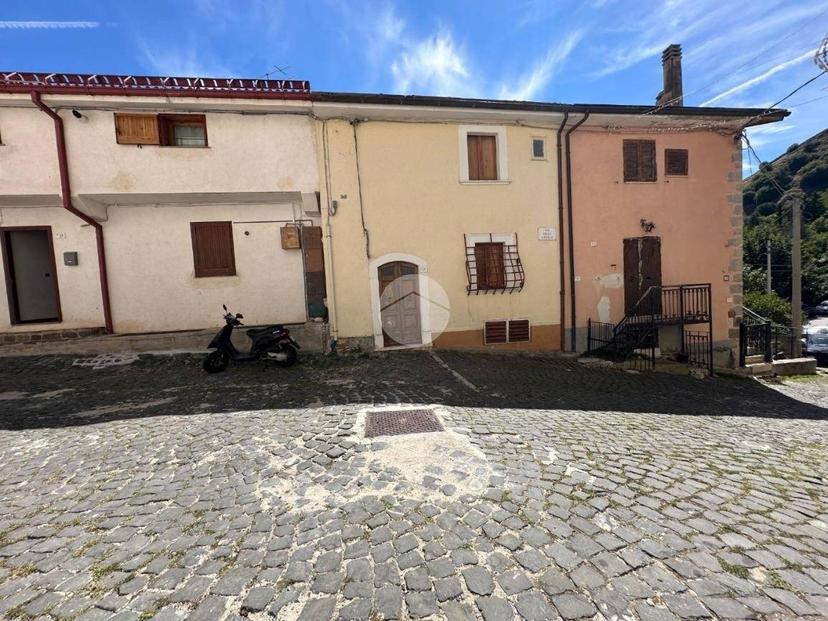 Terratetto unifamiliare via della Canala, Centro, Rocca di Cambio — foto 9 di 41